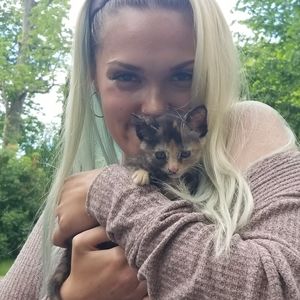 Meet your Posher, Corinne